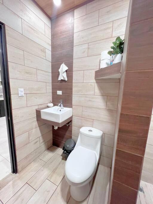 Orange Apartment 5 Min Aeropuerto Juan Santamaria Alajuela Dış mekan fotoğraf